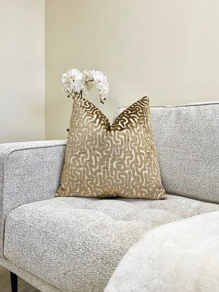 Camel Labyrinth maze 20x20 couch