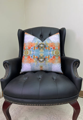 Kaladeiscope orange on blavk chair