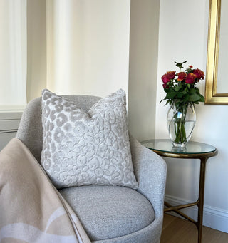 Pearl Leopard Velvet Throw Pillow