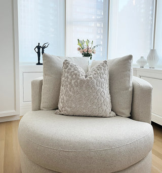 Pearl Leopard Velvet Throw Pillow