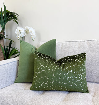 Emerald Leopard Velvet Throw Pillow