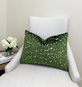 Emerald Leopard Velvet Throw Pillow