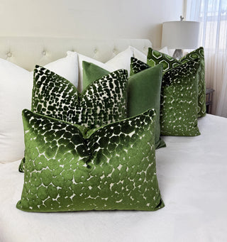 Emerald Leopard Velvet Throw Pillow