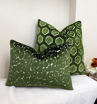 Emerald Leopard Velvet Throw Pillow
