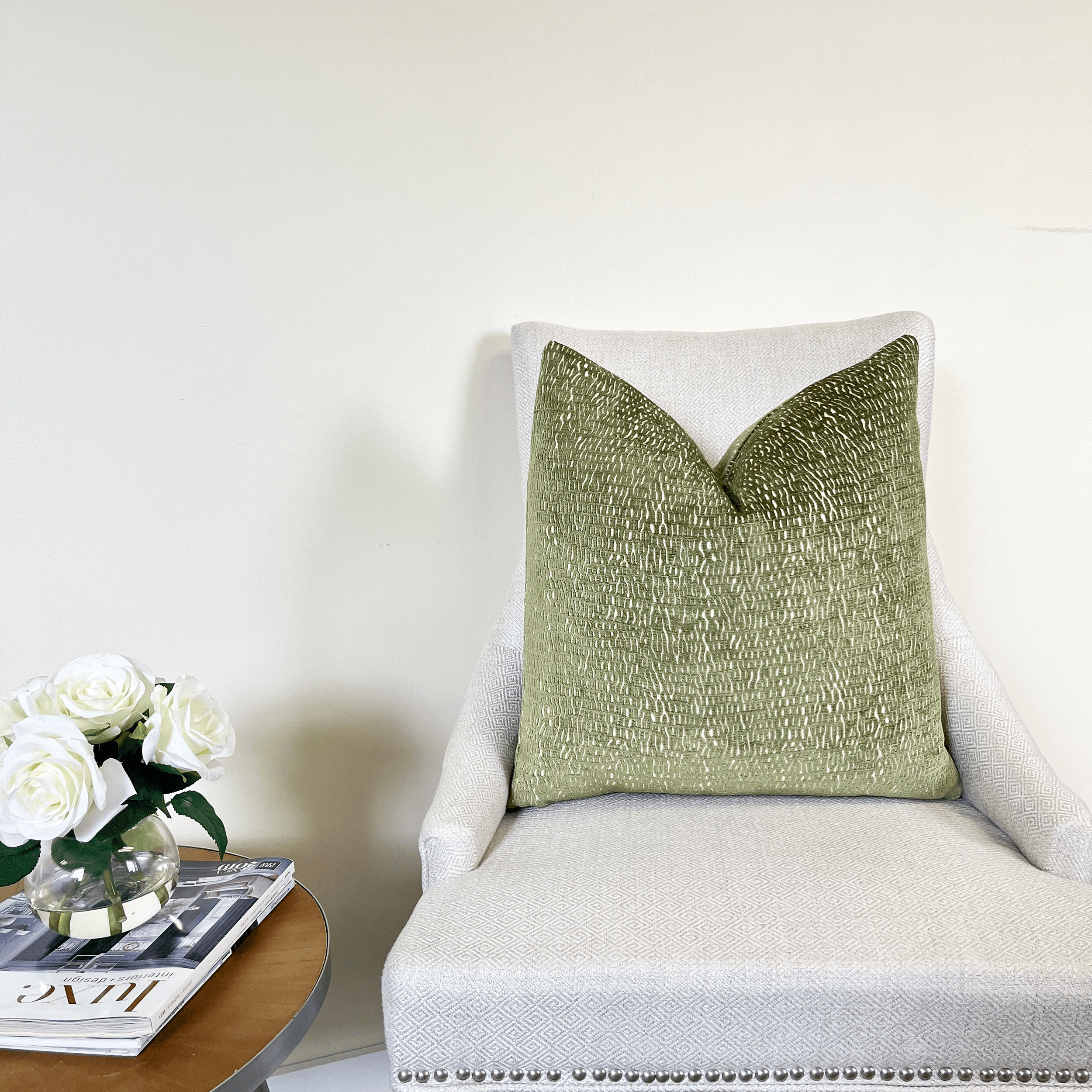https://smithyhomecouture.com/wp-content/uploads/2022/08/Hunter-Green-cream-Chenille-chair.png