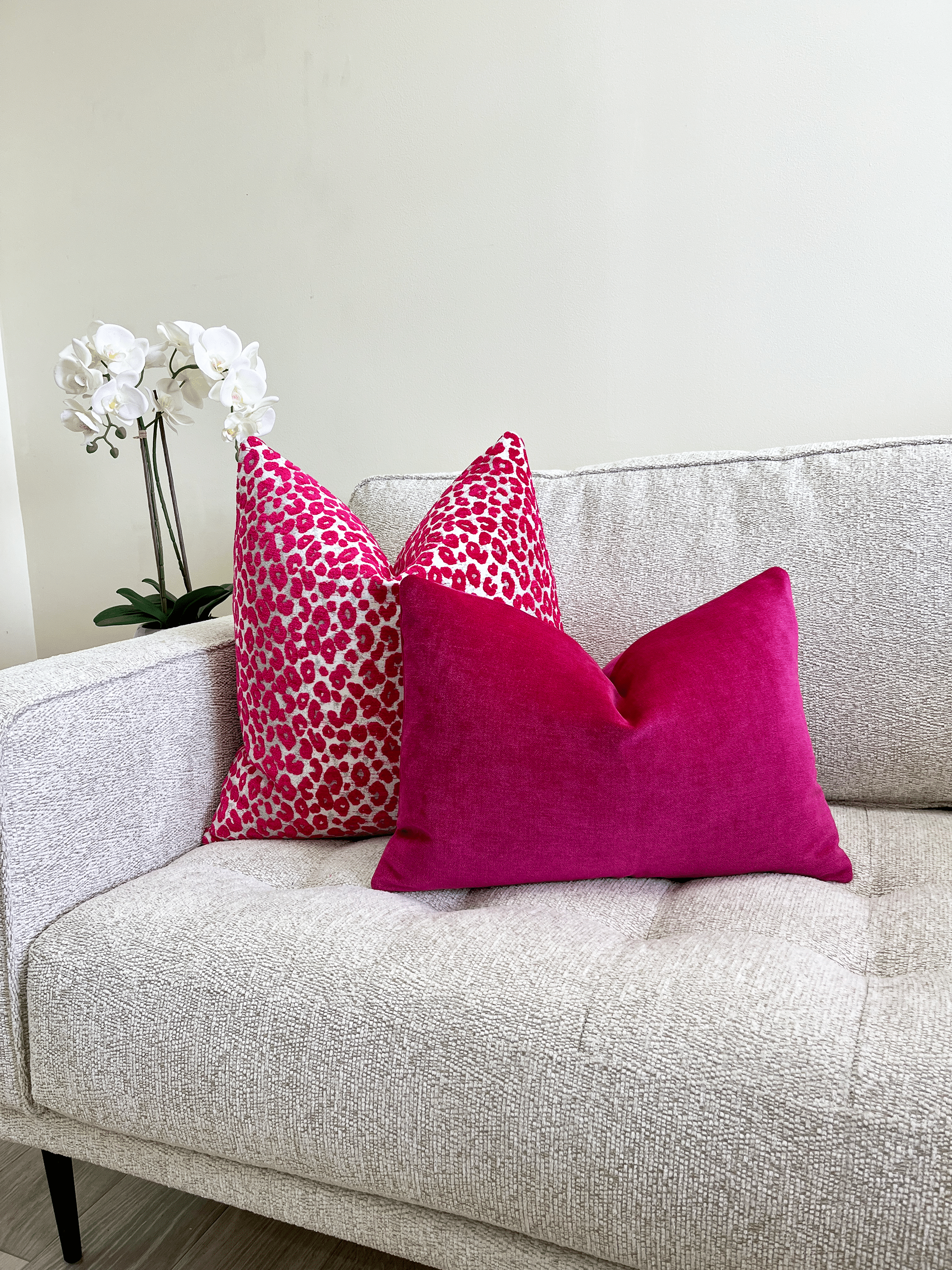 https://smithyhomecouture.com/wp-content/uploads/2023/11/magenta-gray-leopard-pink-pillow-couch.png